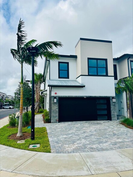 765 NW 82th Terrace, Plantation, FL 33324