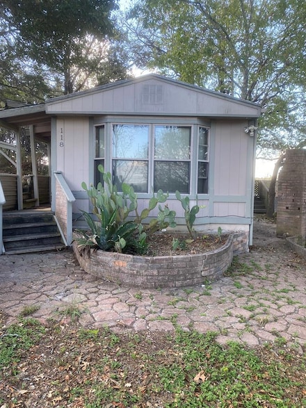 118 Sleepy Mountain Rd, Kerrville, TX 78028