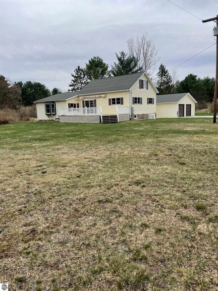 283 N Rempert Rd, Tawas City, MI 48763