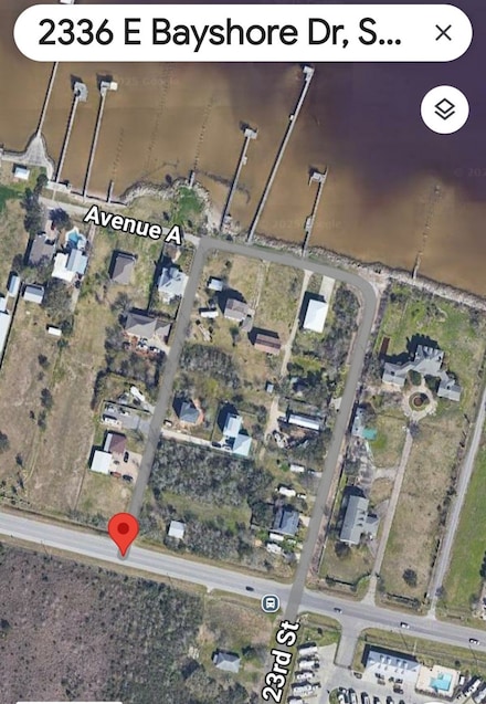 2336 E Bayshore Dr, Dickinson, TX 77539