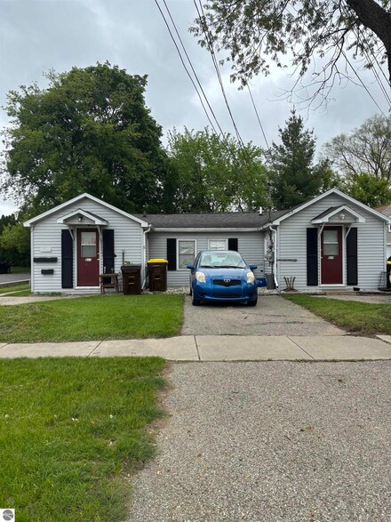 817 Crosslanes St Unit 819, Mount Pleasant, MI 48858