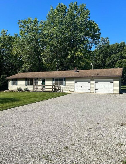 711 N Water St, Wapakoneta, OH 45895