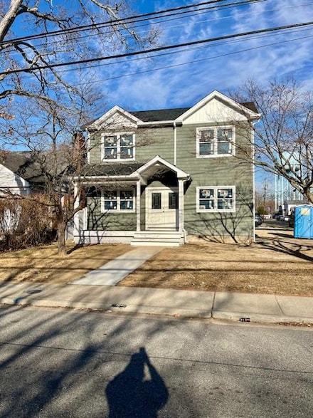 124 Smith St, Merrick, NY 11566