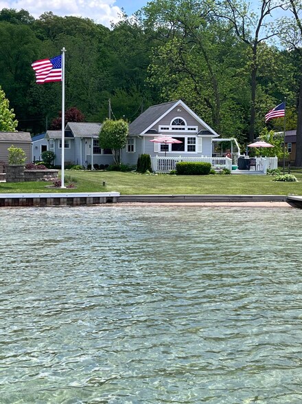 65784 Lakeshore Dr, Vandalia, MI 49095