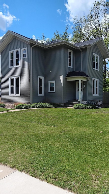 304 S Silver Lake St, Oconomowoc, WI 53066