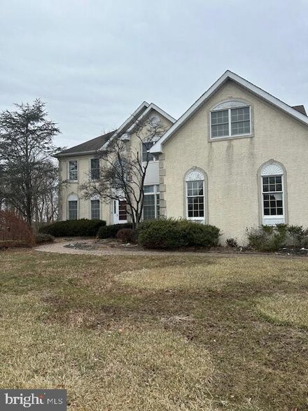 57 Brooks Rd, Moorestown, NJ 08057