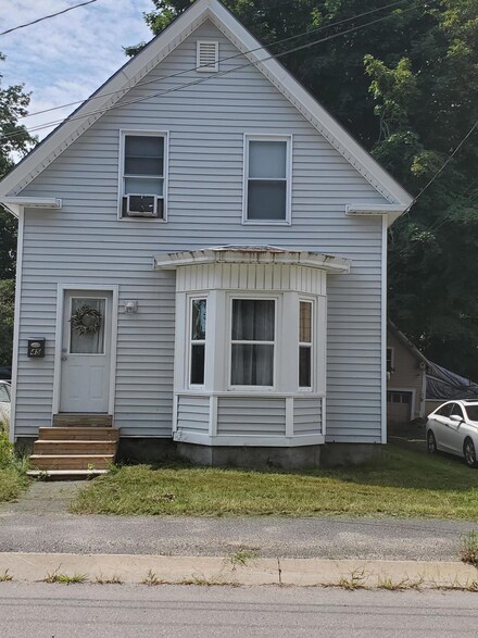 45 Getchell St, Brewer, ME 04412