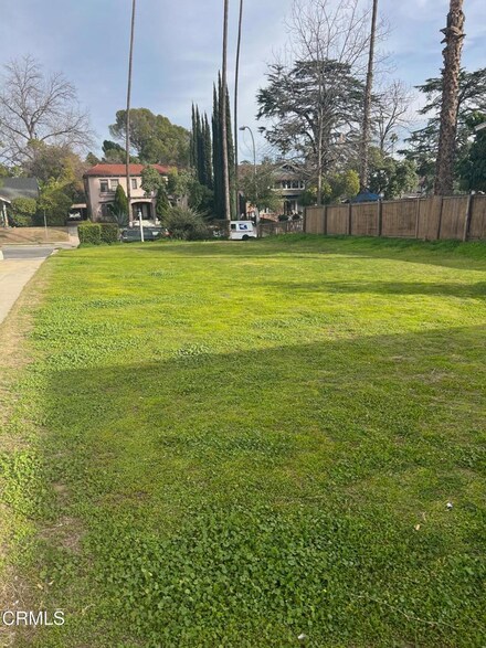 1017 N Los Robles Ave, Pasadena, CA 91104