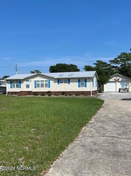 164 Lewis St, Harkers Island, NC 28531