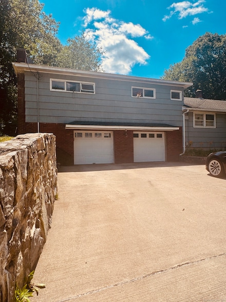 43 Wooster Ave, Waterbury, CT 06708