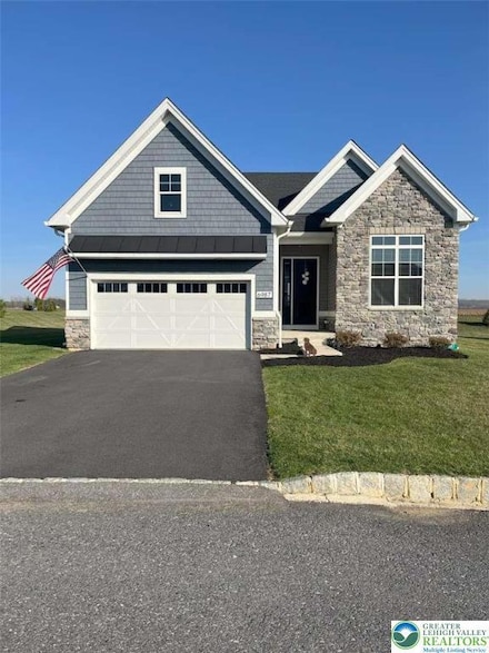 6987 Pine Ln, Bath, PA 18014
