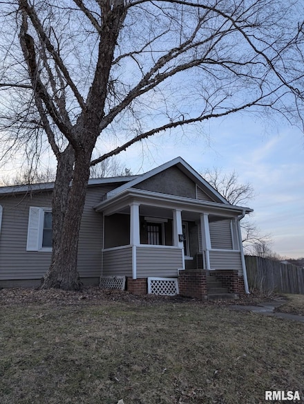 621 Old Salem Rd, Petersburg, IL 62675