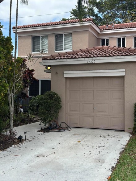 1605 W Harmony Lake Cir Unit 6, Davie, FL 33324