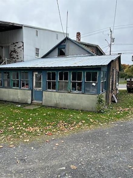 16 Depot St, Chateaugay, NY 12920
