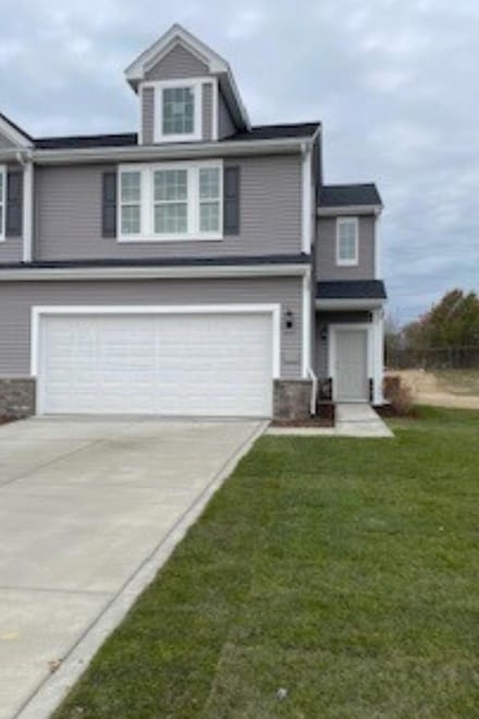 7172 Grant St, Merrillville, IN 46410
