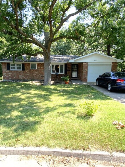 1908 Doris Dr, Columbia, MO 65202