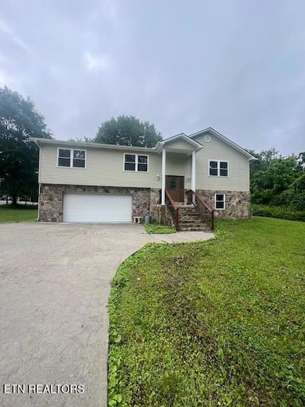 228 Tree Cir, La Follette, TN 37766