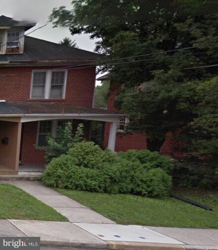 327 E Walnut St, Marietta, PA 17547