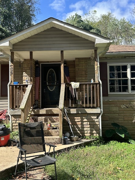 619 Pansy Hill Rd, Harriman, TN 37748