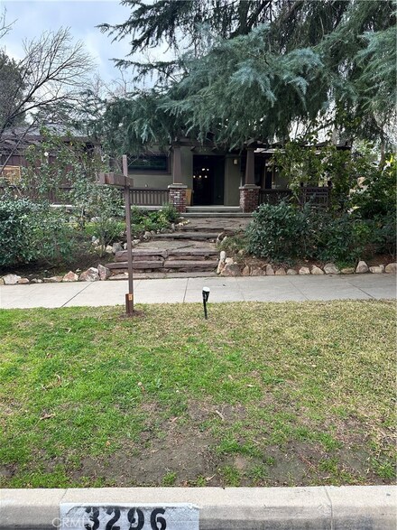 3296 Redwood Dr, Riverside, CA 92501