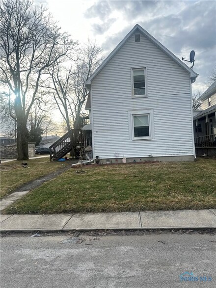 21 Minerva St, Tiffin, OH 44883