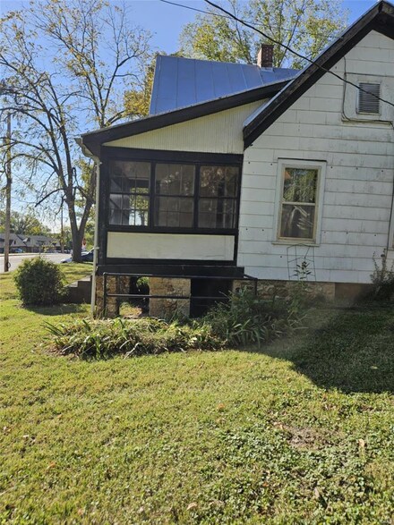 621 W Osage St, Pacific, MO 63069