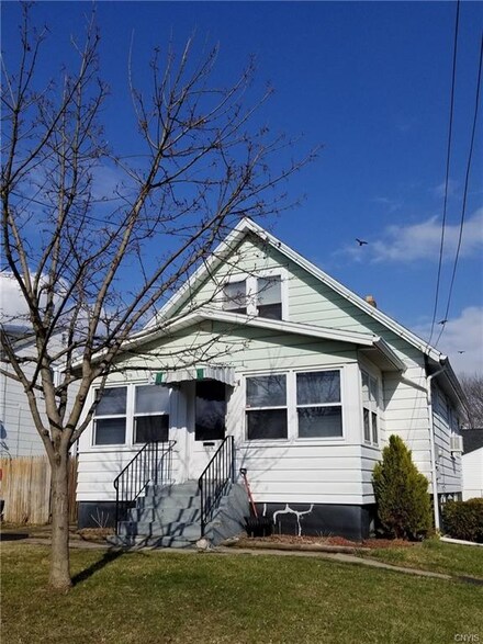 109 Gordon Ave, Mattydale, NY 13211