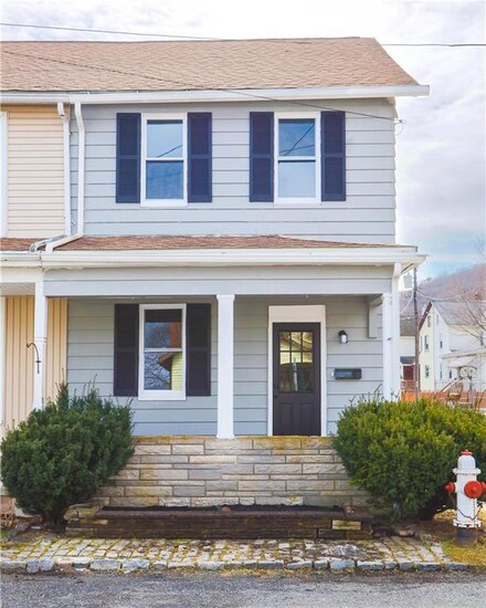 15 Maple St, Slatington, PA 18080