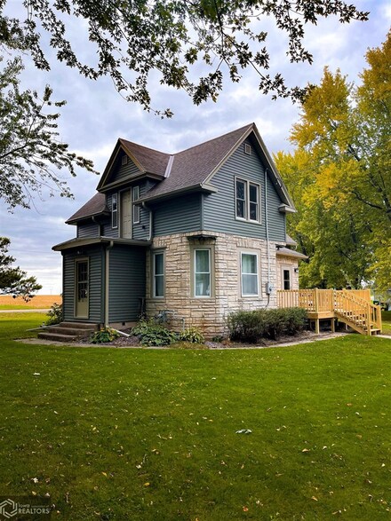 512 6th St, Kensett, IA 50448