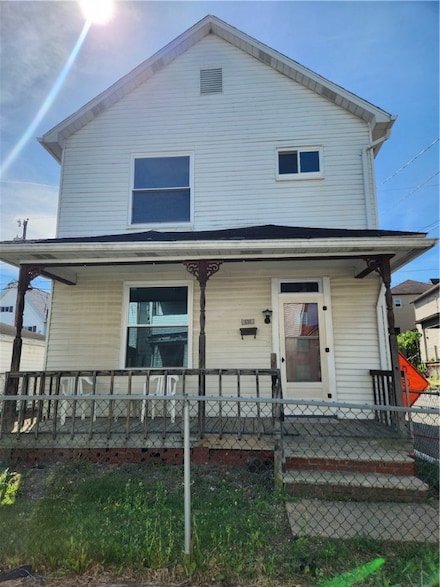 160 1/2 Jefferson Ave, Vandergrift, PA 15690