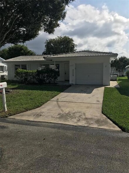 8950 NW 14th St, Plantation, FL 33322