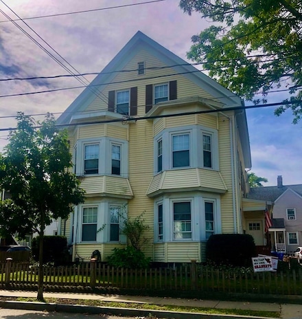 165 Chestnut St Unit 2, Waltham, MA 02453