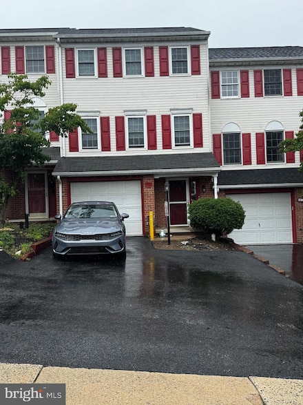 215 Robin Hill Cir, York, PA 17404