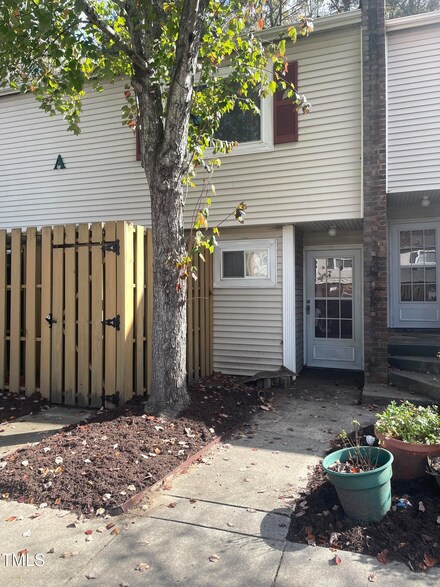 220 Elizabeth St Unit A 11, Chapel Hill, NC 27514