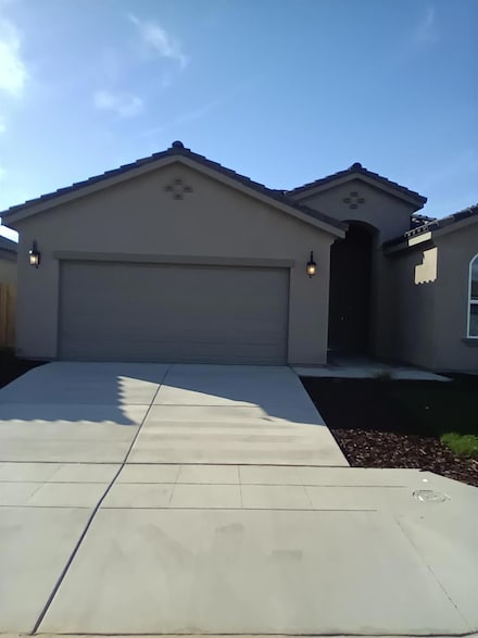 15956 W Dylan Ave, Kerman, CA 93630