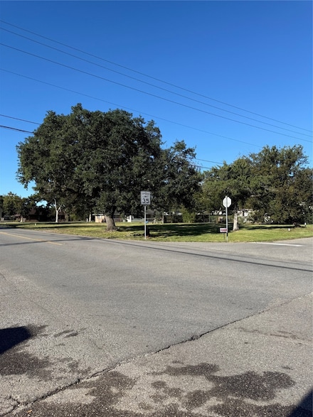 203 N Orange St, Sweeny, TX 77480