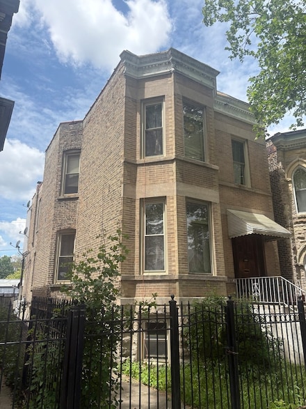 1530 N Springfield Ave, Chicago, IL 60651