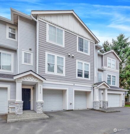 23210 60th Place S, Kent, WA 98032