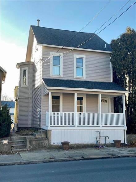 834 3rd St, Whitehall, PA 18052