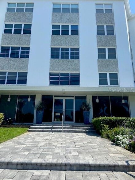 1100 N Shore Dr NE Unit 104, Saint Petersburg, FL 33701