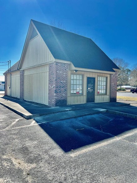 201 Westside Dr, Douglas, GA 31533