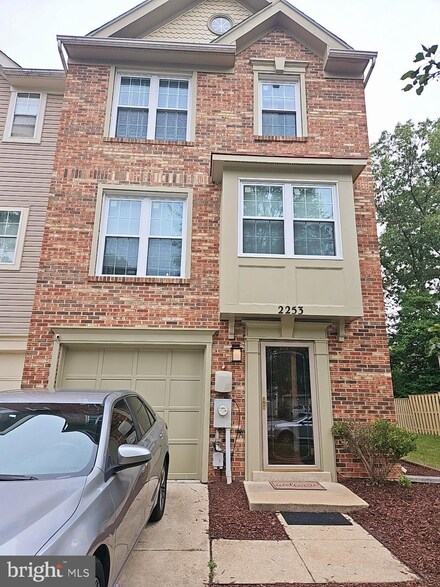 2253 Commissary Cir, Odenton, MD 21113