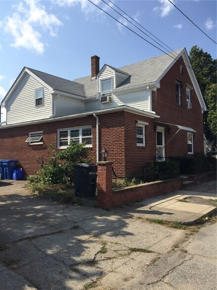 39 Aldrich Ave, Cranston, RI 02920