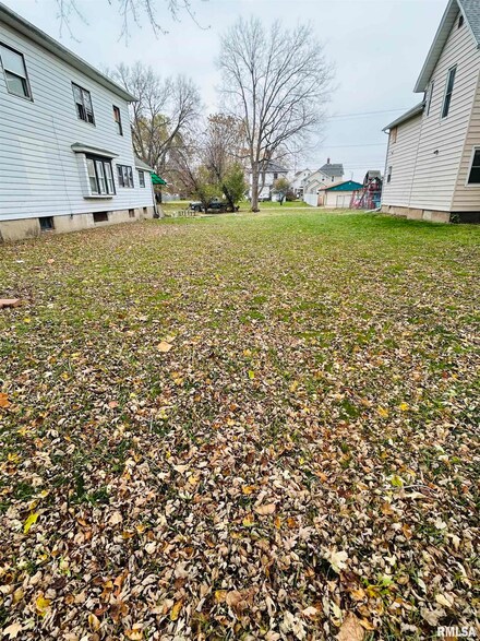 228 3rd Ave S, Clinton, IA 52732