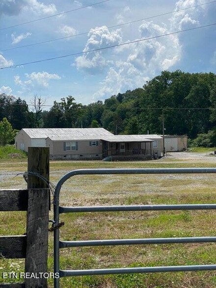 528 Yoakum Ln, Speedwell, TN 37870