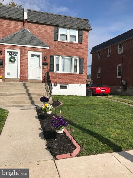 216 Lagrange Ave, Essington, PA 19029