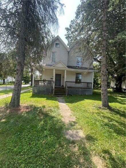 965 E Cantrell St, Decatur, IL 62521