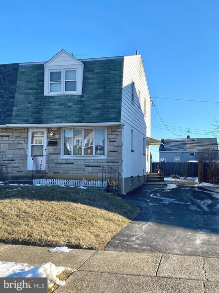 1345 Price St, Marcus Hook, PA 19061
