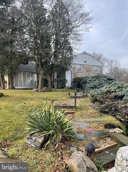 8304 Newbold Ln, Glenside, PA 19038