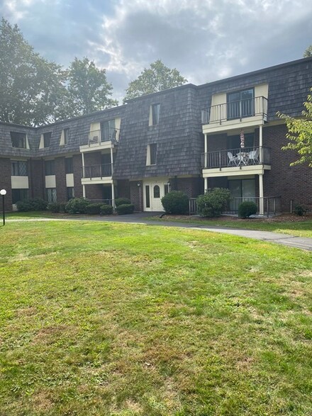 4700 N Main St Unit 2K, Fall River, MA 02720